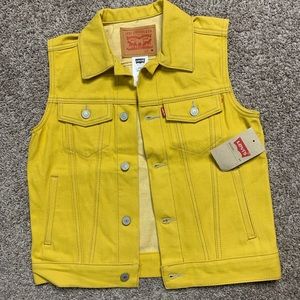 NWT Levi’s vest